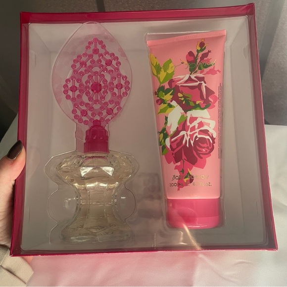 BETSEY JOHNSON 2 piece Gift Set 3.4 oz EDP , 6.7 Body Lotion New In Box - Picture 1 of 4